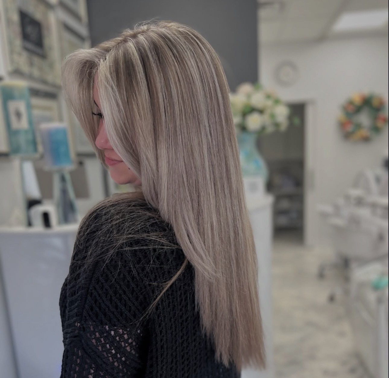 Ashy blonde highlights, layered cut